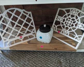 Decorative cookbook stands