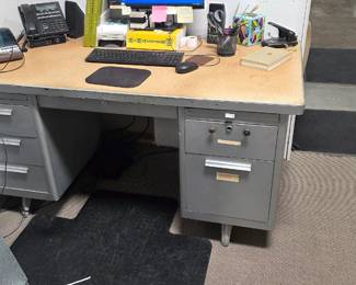 TANKER DESK WITH CORK TOP