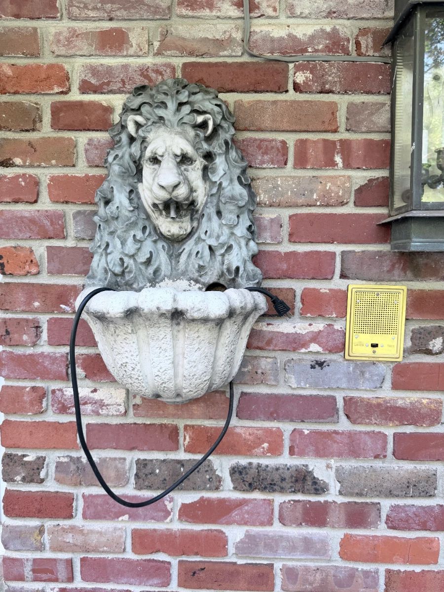 wall fountain