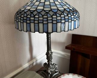 gorgeous blue and white stained glass lamp