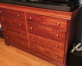 8 drawer tall dresser