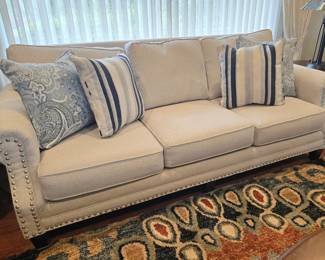 Like new living room sofa aprox 88in long