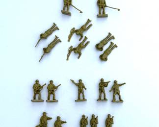 VINTAGE WWII DESERT INFANTRY LOT! 15-Piece Tan Battle Squad - Airfix Plastic Toy Soldiers