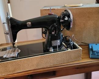 Montgomery Ward "Precision Round Bobbin" Model 132 Sewing Machine
