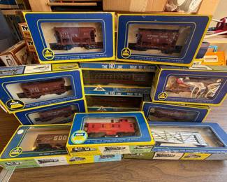 AHM HO Scale Model Trains - Assorted Cars and Caboose