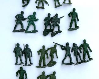 Vintage Green Army Men 20-Piece Lot Featuring Rare Boot-Peg Pilot Commander & Medics