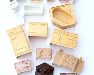 Vintage 1:24 Half-Scale Plastic Dollhouse Furniture Lot - Marx/Renwal/Superior