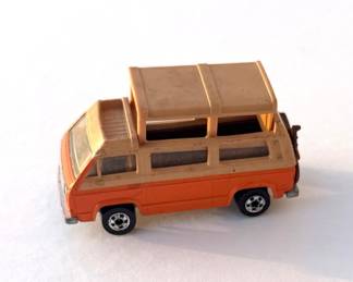 Hot Wheels 1981 Volkswagen Sunagon Camper Van (Working Pop-Up Top)