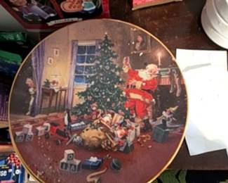 Hamilton Collection "A Christmas Eve Visitor" Plate by George Hinke