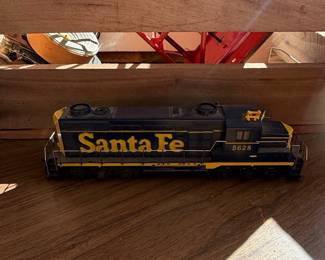 Vintage Mantua/Tyco Santa Fe Diesel Locomotive Model 5628 HO Scale