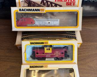 Bachmann HO Scale Santa Fe Train Set with Bridge and Trestle Set