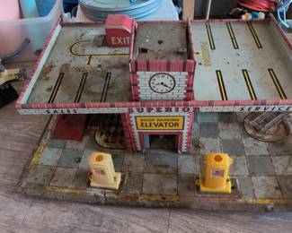 Vintage 1949 Superior Service Station Tin Toy Garage by T. Cohn Inc.
