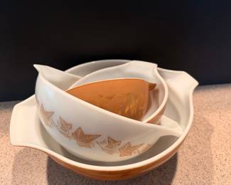 Vintage Pyrex Golden Leaf Casserole Dish