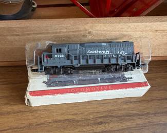 High Speed N Scale Southern Pacific Locomotive #9725 Model Train