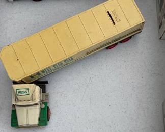 Vintage Hess 1987 18-Wheeler Toy Truck Bank
