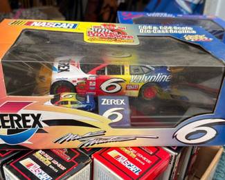 1999 Racing Champions Sponsor Series Mark Martin 1:24 Scale Die-Cast Stock Car