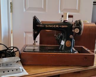 Vintage Singer Model 99K Sewing Machine