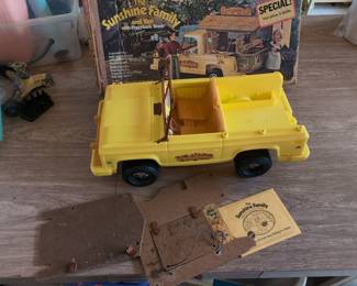 Vintage 1973 Mattel The Sunshine Family Van with Piggyback Shack Playset