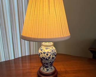 Vintage Chinoiserie Blue and White Porcelain Table Lamp