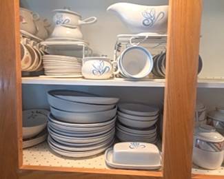 Vintage Pfaltzgraff Yorktowne Blue Floral Dinnerware Set