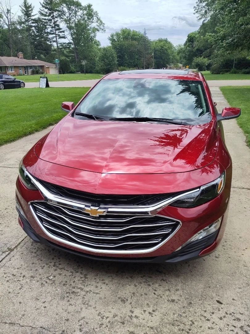 2025 Chevrolet Malibu LT only 1,787 miles!