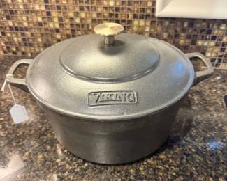Viking cast iron dutch oven
