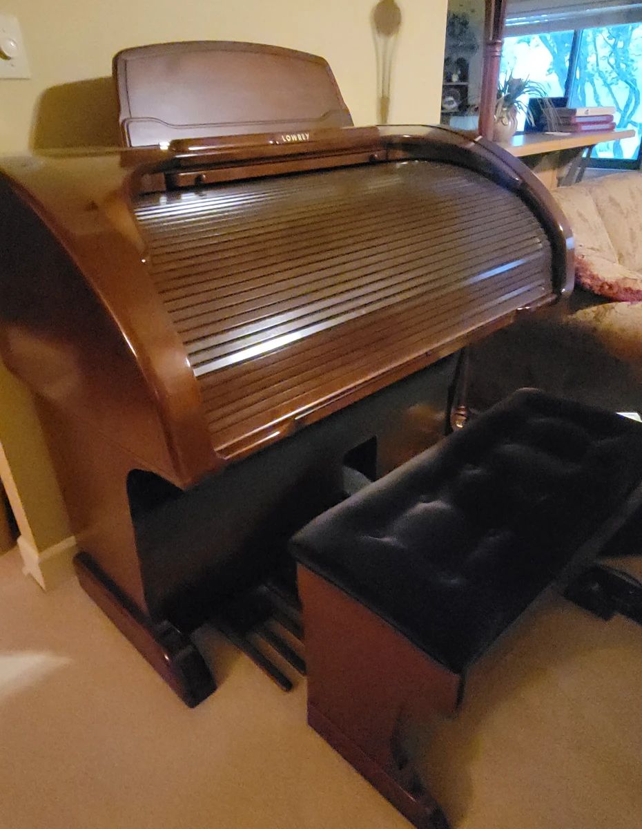 Lowery Royale Organ