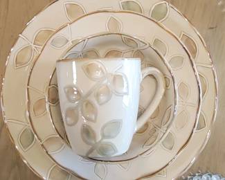 4 place settings - Echo Point