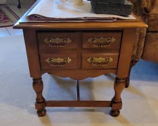 Set of 2 End Tables