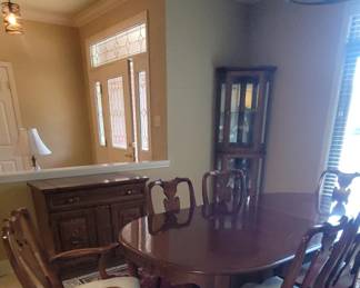 Dining room furniture 6 chairs