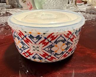 Signature Housewares Stoneware Bowl with Lid