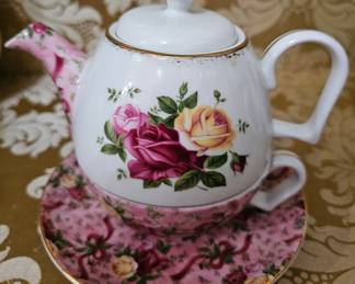 Vintage Royal Albert Old Country Roses Teapot