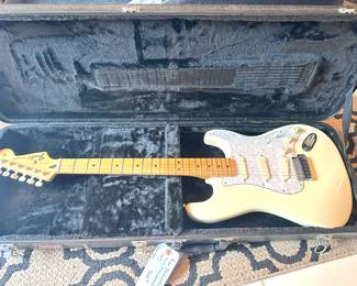 White Fender Strat in Beautiful condition!