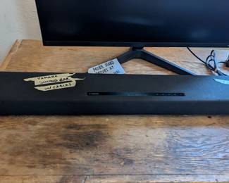 Yamaha Sound Bar with cables