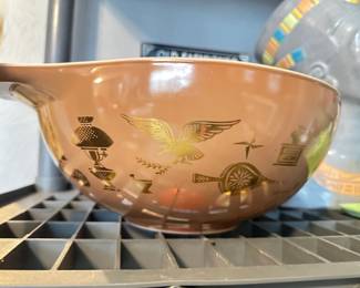 Pyrex - Americana pattern - excellent condition!