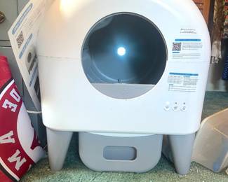Automatic litter box in great condition