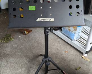 "Jam Stand" heavy-duty music stand