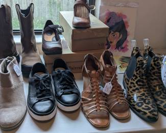 Ladies' shoes - still several pairs to choose from!