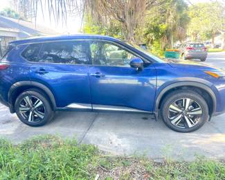 2021 Nissan Rogue SL - Clean!