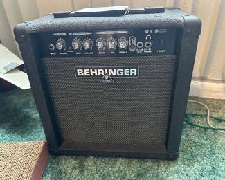 Behringer Amp - VT 15 CD