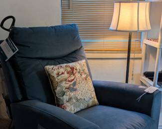 Electric Recliner - like new!