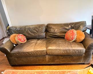 Leather couch    Comfy 