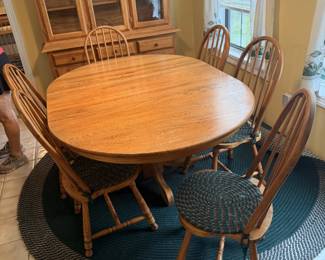 Kitchen Table w/6 Chairs $230