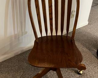 Solid wood office chair on casters... in very good condition..NICE!