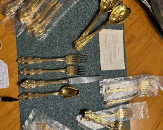 Oneida Community Modern Baroque, in original packaging...beautiful. 6 piece place setting with serving spoon and salad fork