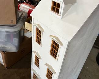 Doll house With furniture
