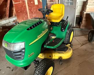 2014 John Deere lawn tractor
