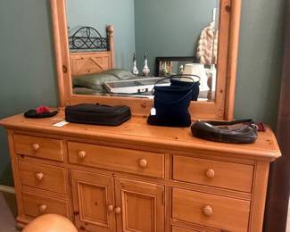 Triple dresser