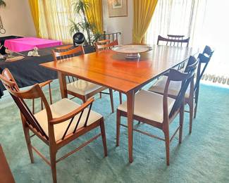Mid-century modern dining room table chairs
