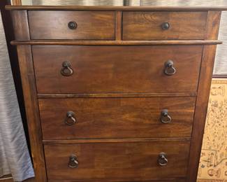 Chest of drawer